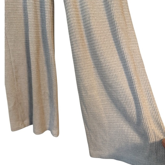 ‼️ɢɪʟʟʏ ʜɪᴄᴋs ᴡᴀғғʟᴇ ᴡɪᴅᴇ ʟᴇɢ ʟᴏᴜɴɢᴇ ᴘᴀɴᴛs - Picture 3 of 6